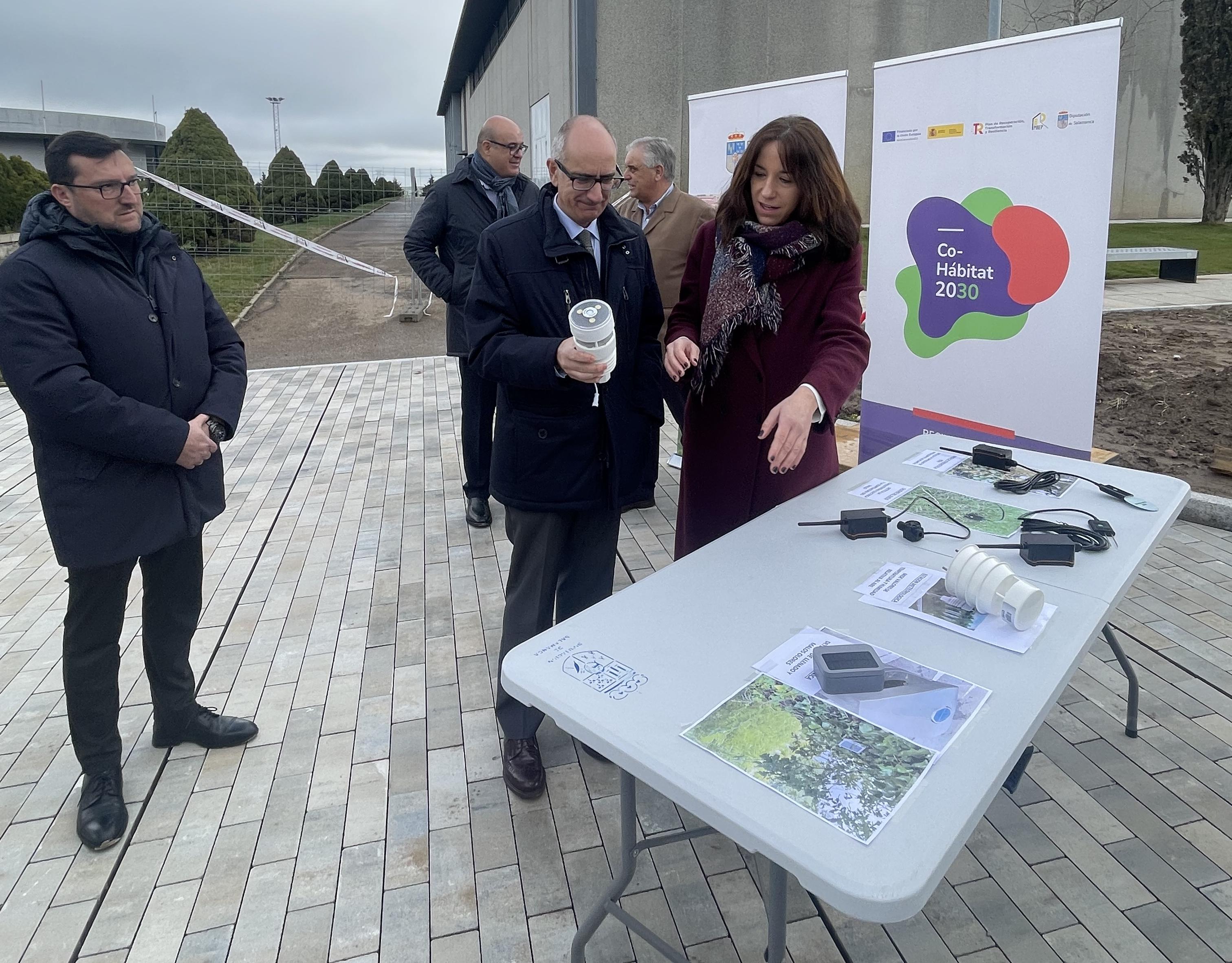 El presidente de la Diputación, Javier Iglesias, acompañado por diputados provinciales en el Recinto Ferial.