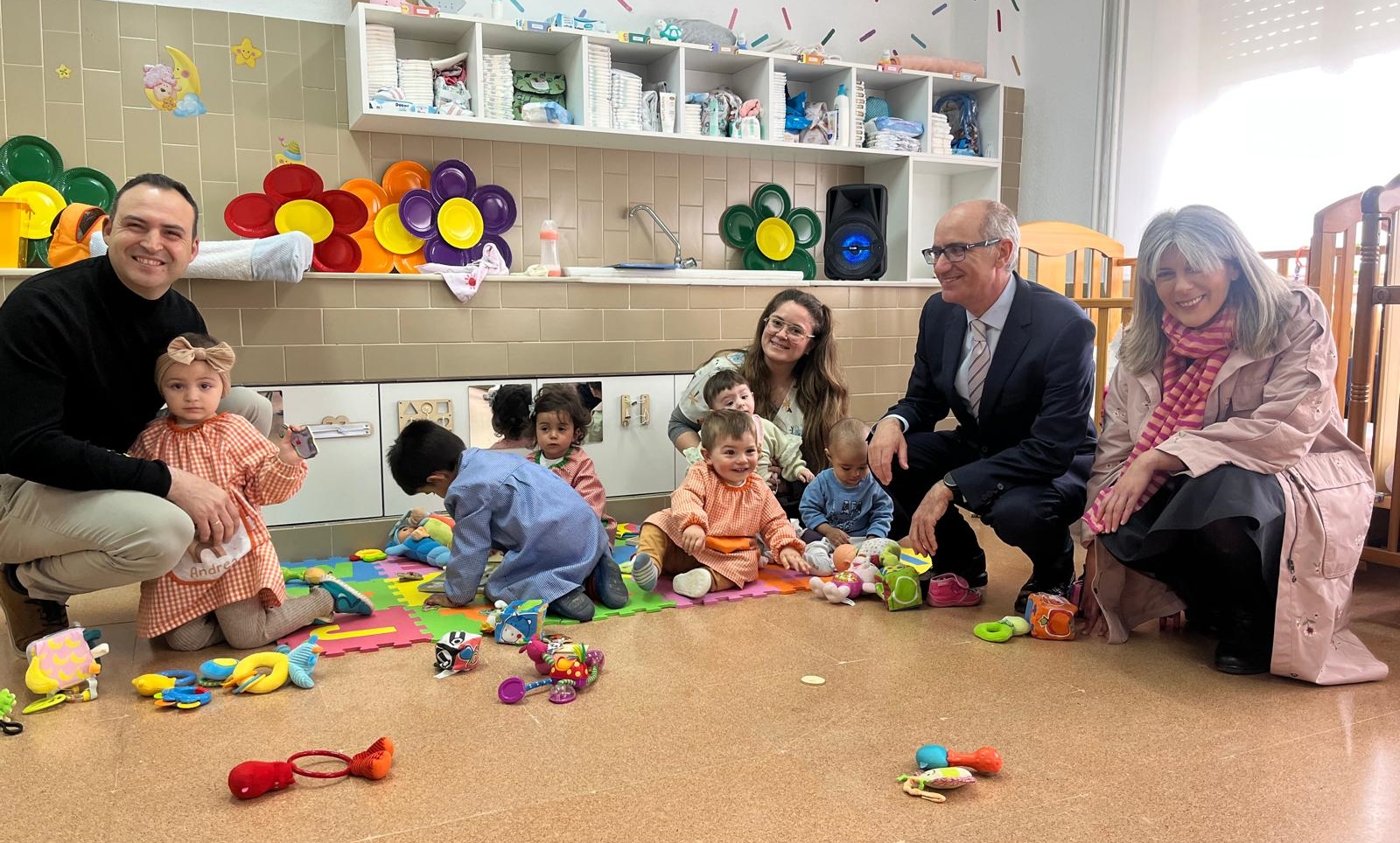 Visita institucional de la Diputación a Galisancho para conocer el nuevo centro infantil del programa Crecemos