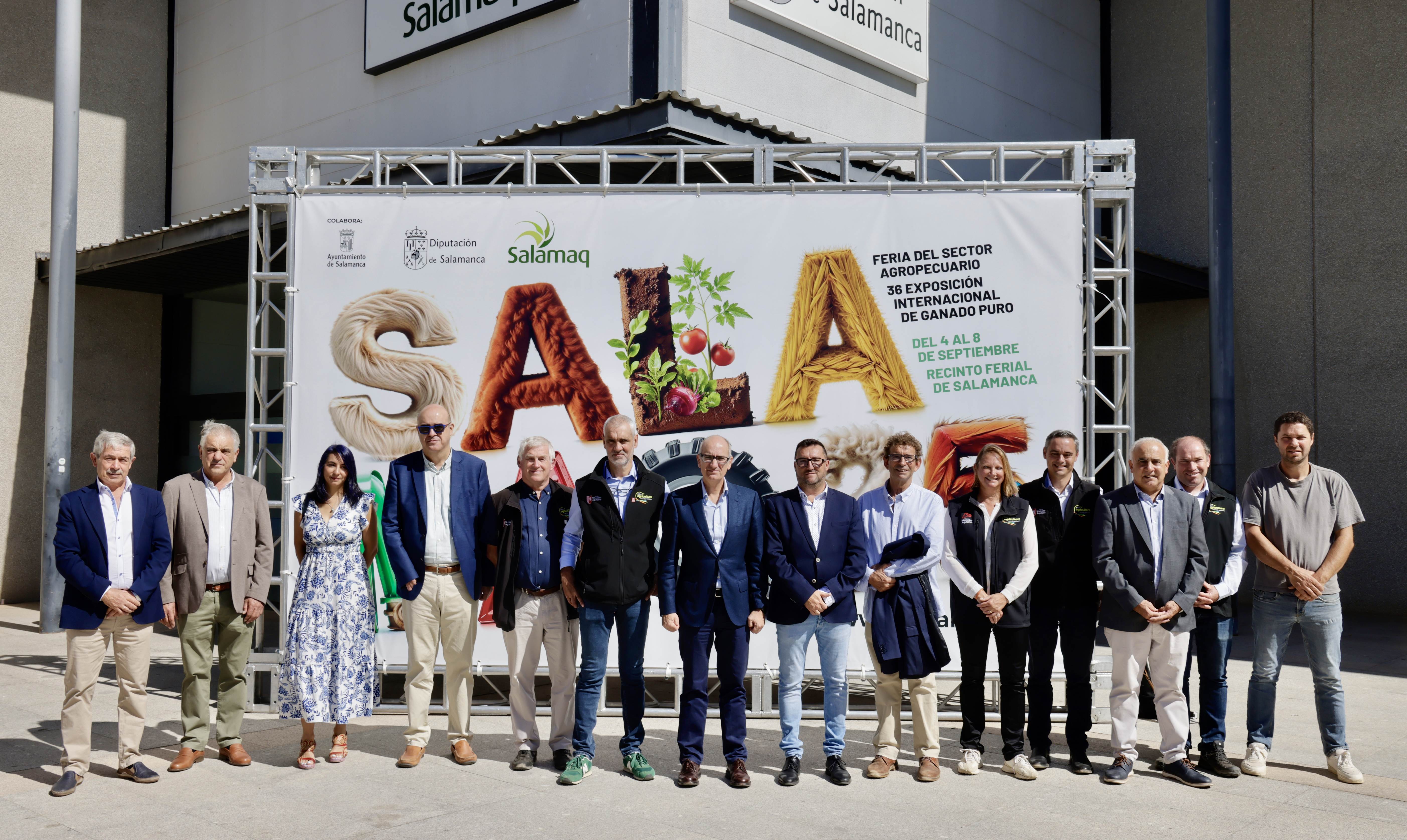 Foto de familia de autoridades y representantes de Nueva Aquitania.