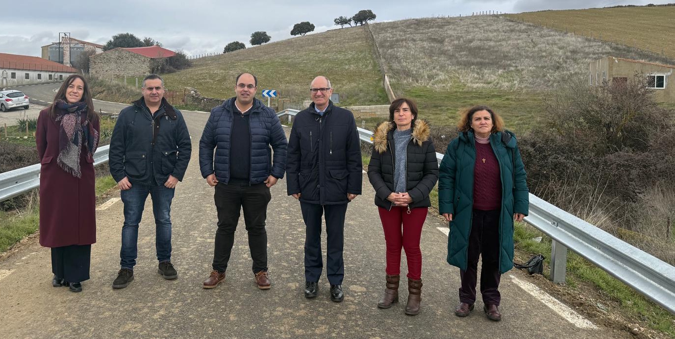 Autoridades en la carretera de Cespedosa