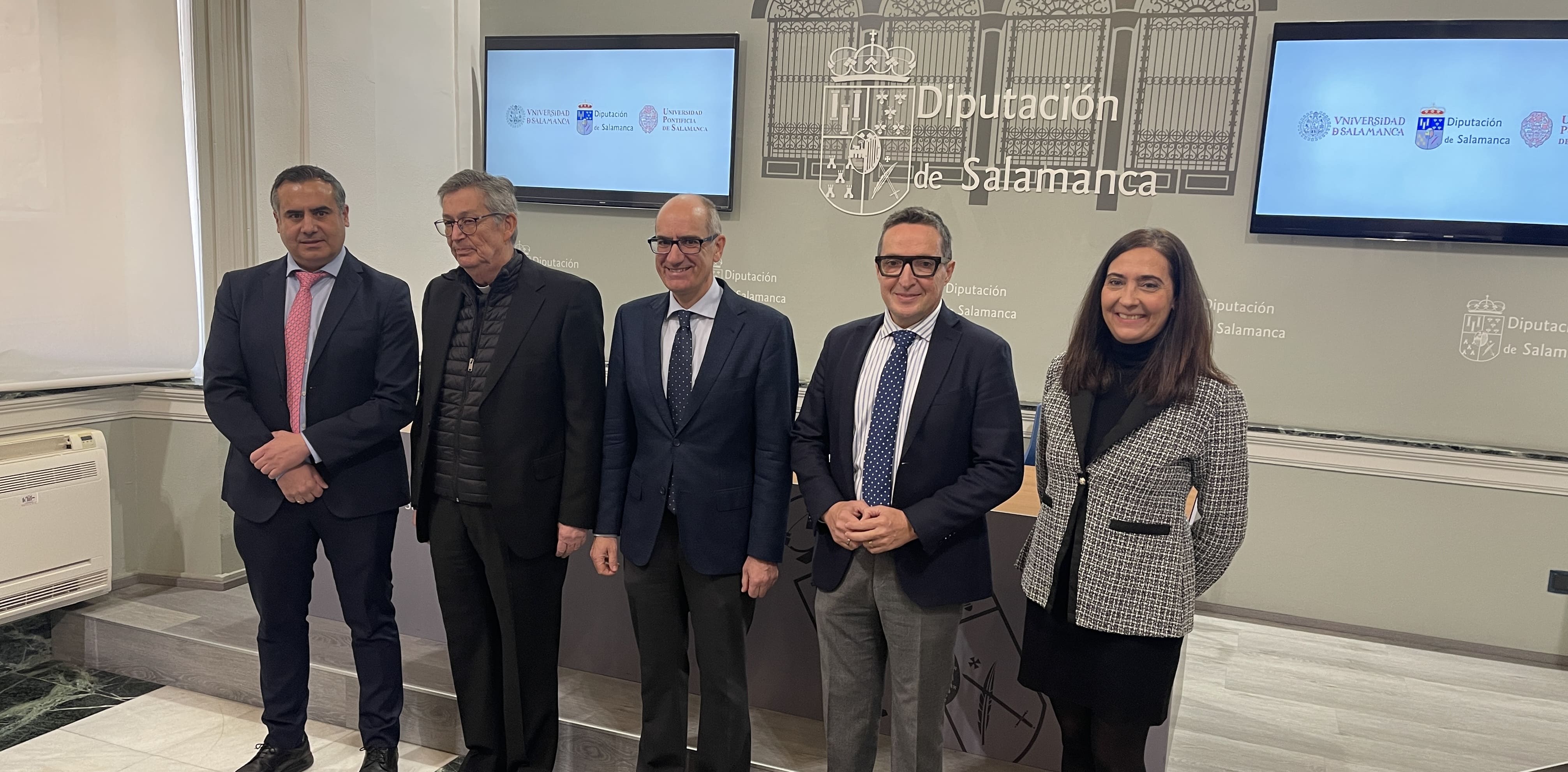 Autoridades durante la presentación del PEJU 2026