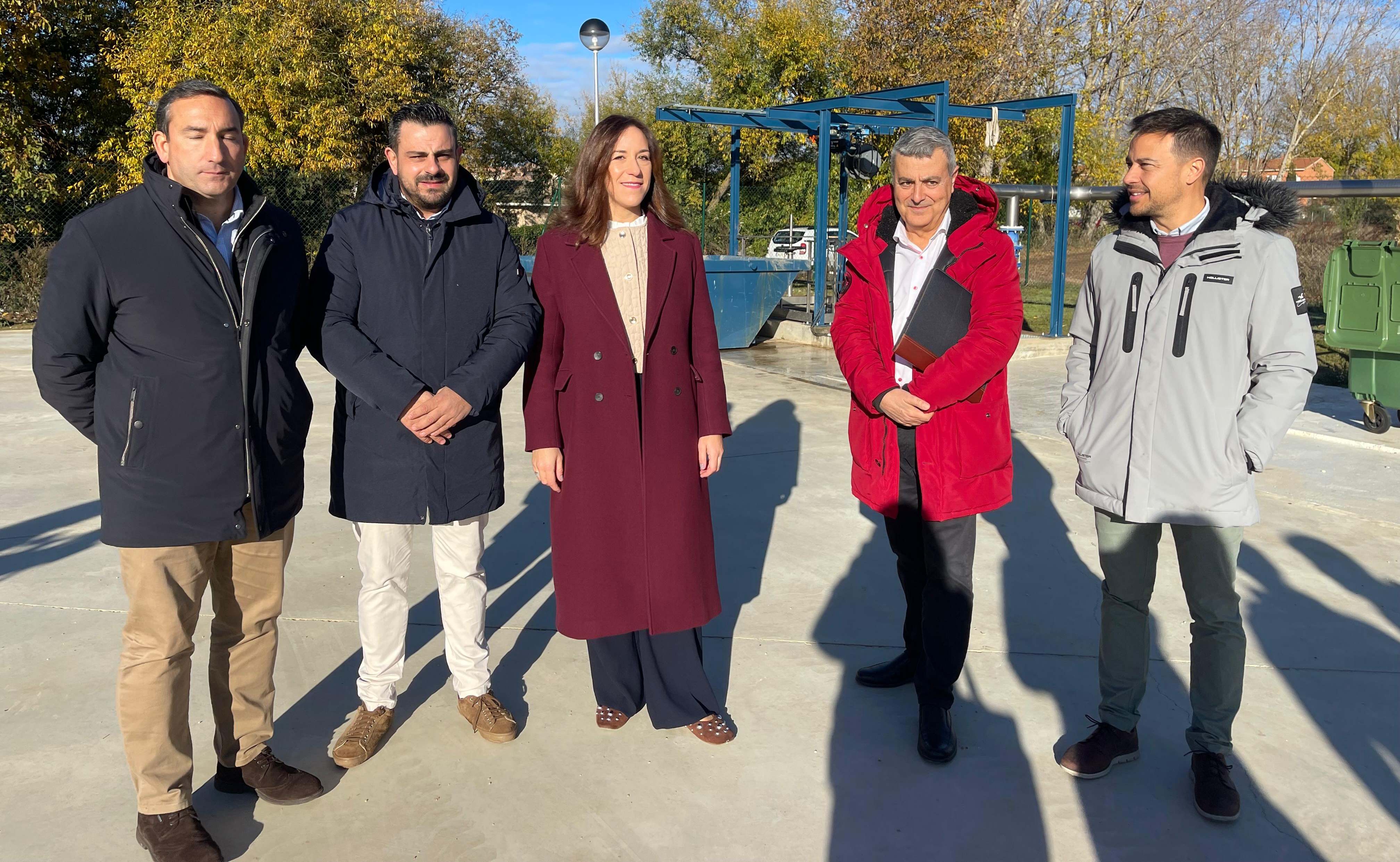 La diputada de Medio Ambiente, Pilar Sánchez, el delegado territorial de la Junta de Castilla y León en Salamanca, Eloy Ruiz y el alcalde de la localidad, Jerónimo Herrero.